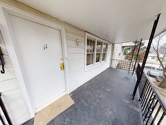 4th image of 11 Van Tuyl St