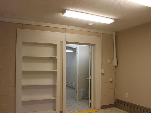 4th image of 131 E Meeting St