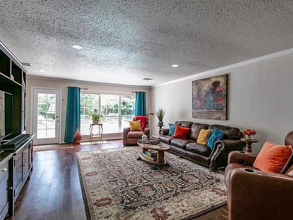 3rd image of 2030 Willow Point Dr