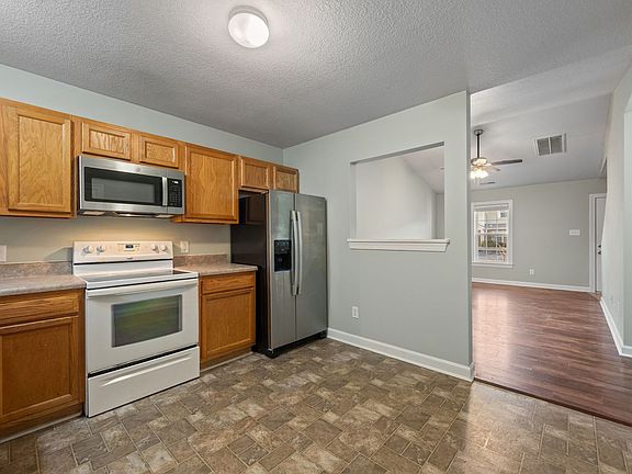 5th image of 700 Streamwood Dr