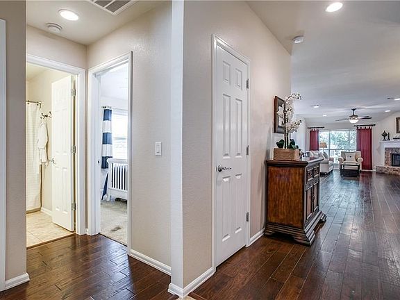 4th image of 10628 Donnis Dr