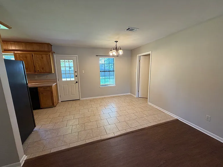 2433 Morris Dr — Photo 10