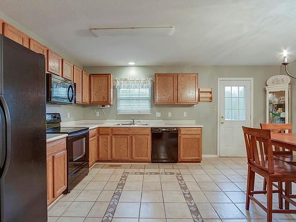 5th image of 934 Mae Mae Ln
