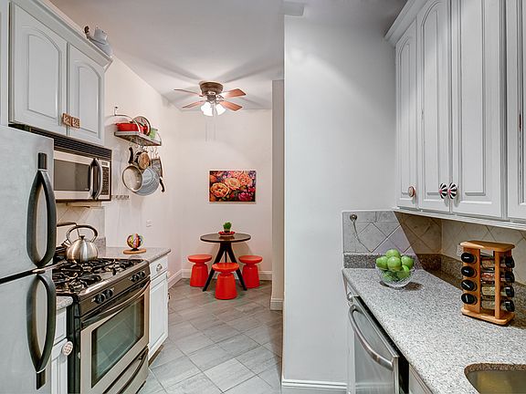 3rd image of 2109 Broadway #5/02