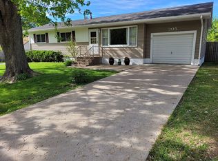 305 5th St, Hampton, IL 61256