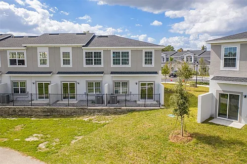 2147 Penny Ln Photo 1