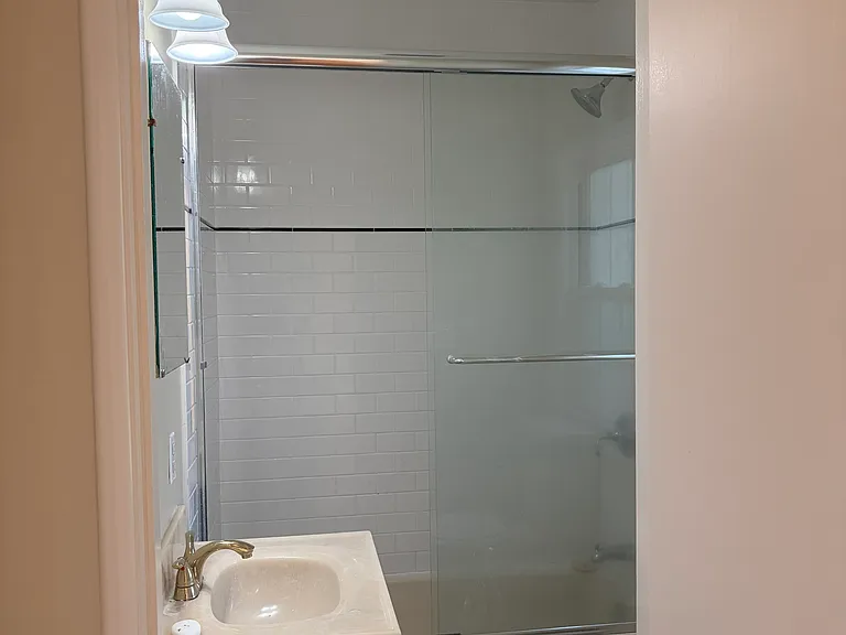 1825 Clinton Ave — Photo 11