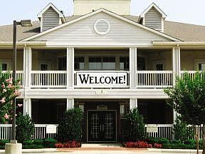 2nd image of 3850 Silverton Cir
