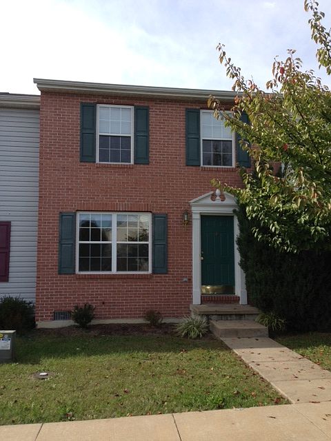 1st image of 134 Surrey Club Ln