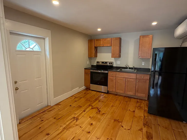 26 Washington St #2 — Photo 3