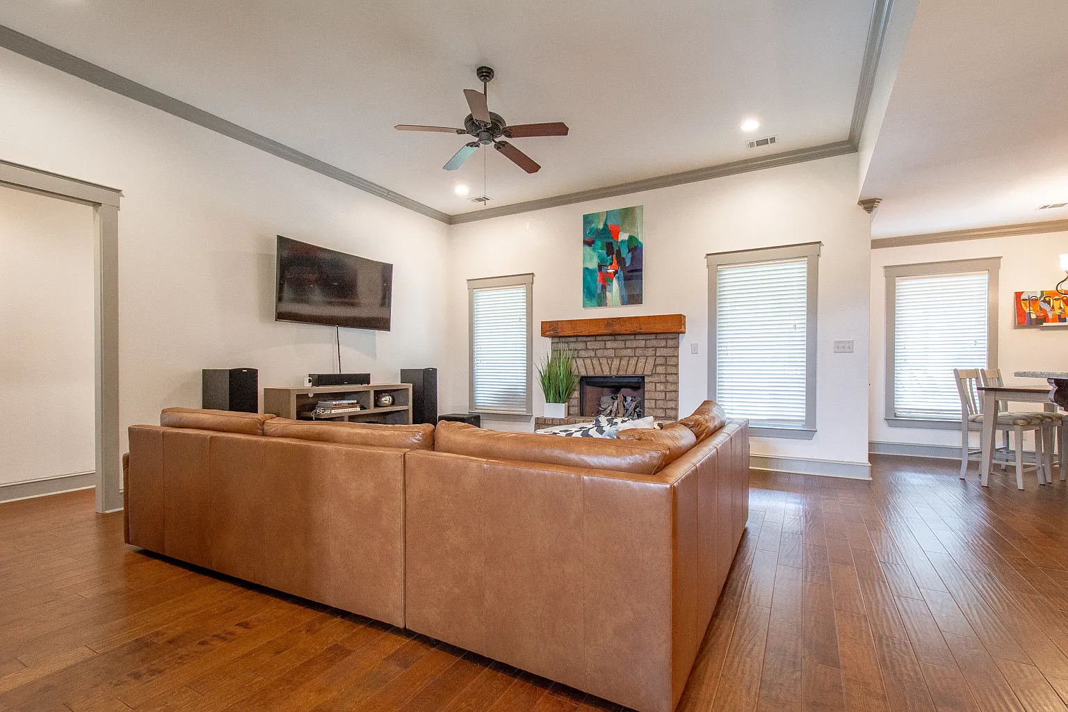 4 bed, 2.0 bath, 2300 sqft, $2,650 — Photo 4