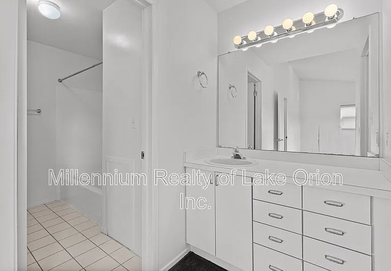 5611 Drake Hollow Dr W — Photo 24