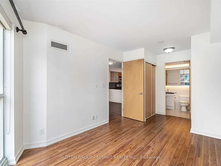 1005 King St W #416 — Photo 19