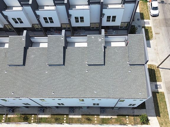 2nd image of 4308 Roseland Ave #102
