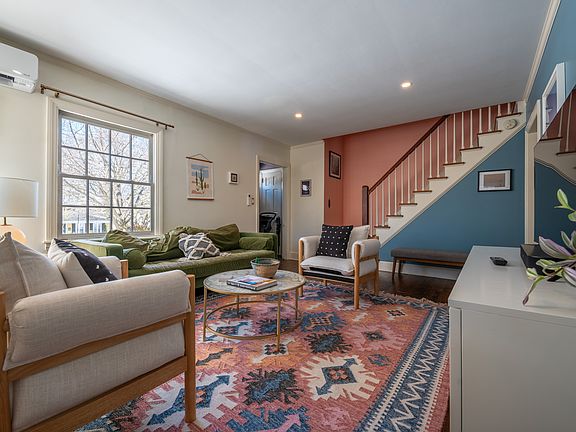 2nd image of 7 Deerfield Pl