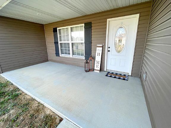 2nd image of 215 Sun Valley Ct