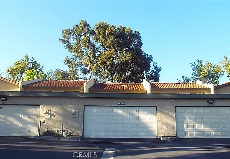 1464 Camelot Dr — Photo 2