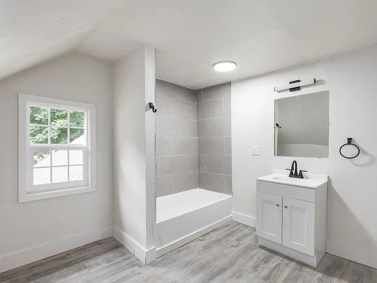 636 S 25th St — Photo 12