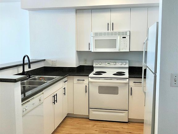 3rd image of 8200 Oceanview Ter APT 319
