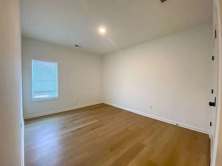 33 Oak Ave — Photo 17