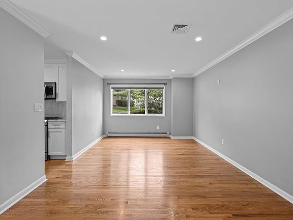 3rd image of 5 Meadowlark Cir #5