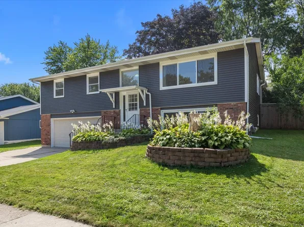 506 N Airlite St, Elgin, IL 60123