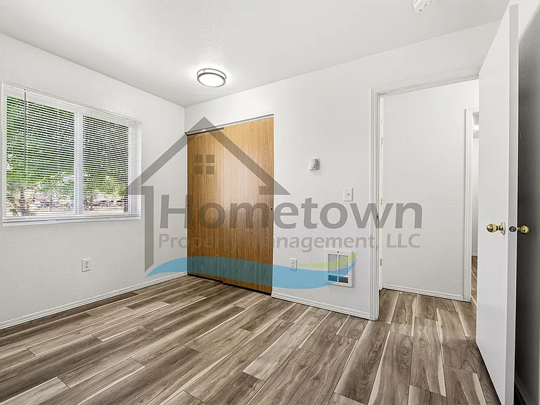 703 N Compton St — Photo 75