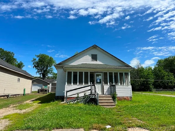1102 W Division St, Henryetta, OK 74437