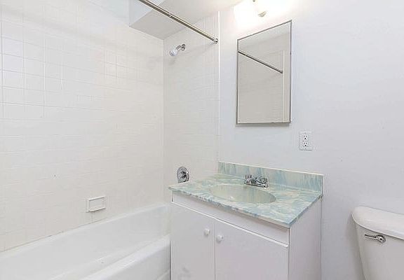 4th image of 146 Beach 24 St #515