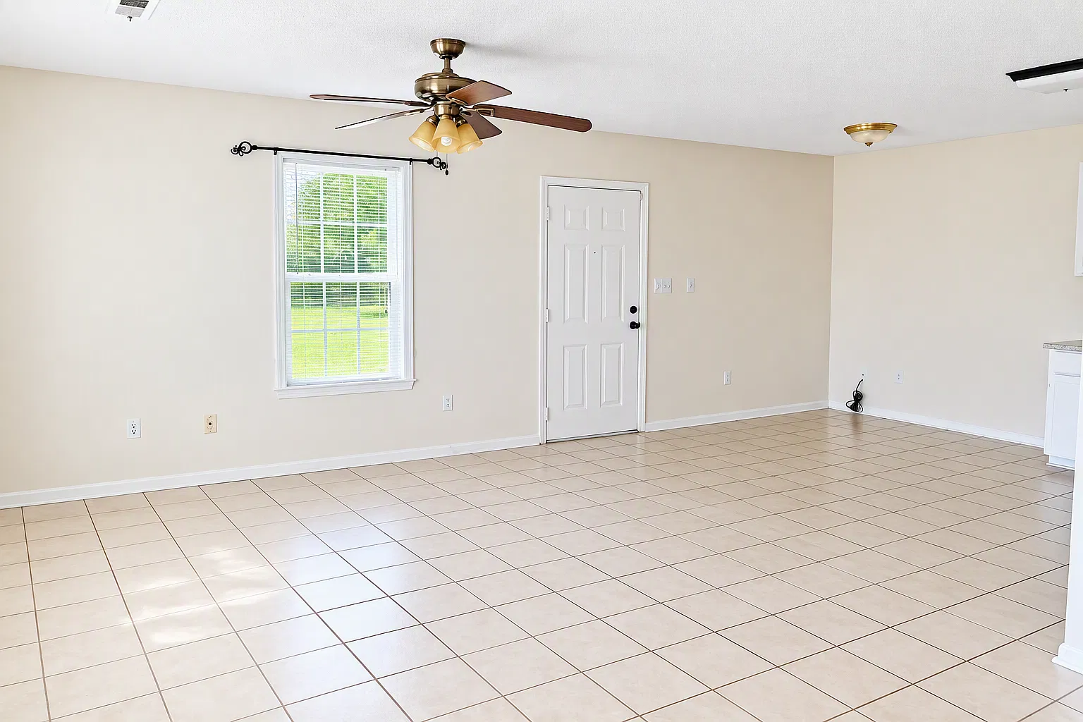 2 bed, 1105 sqft, $1,425 — Photo 4