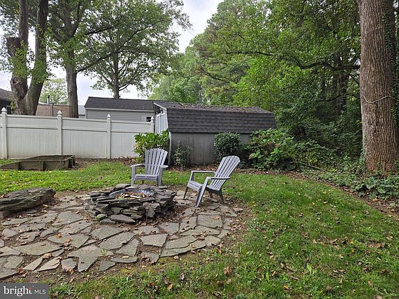3rd image of 129 Tulip Dr