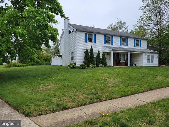 3rd image of 54 Mosshill Ln