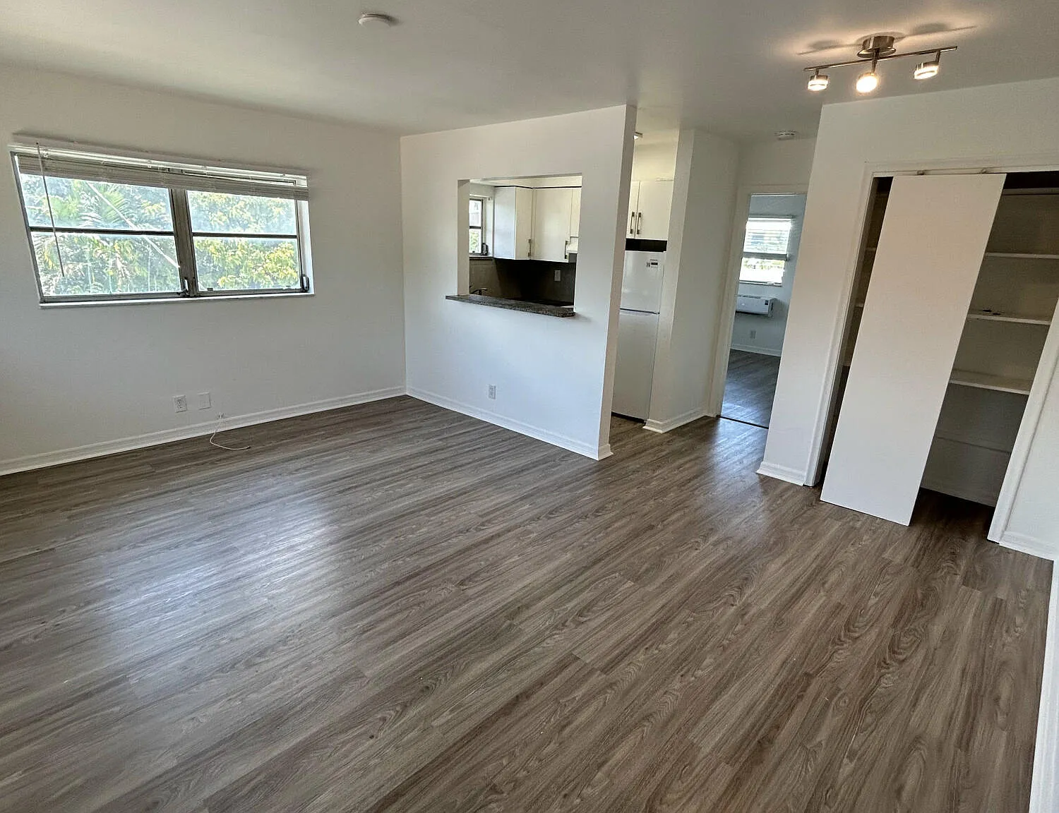 1 bed, 1.0 bath, 7645 sqft, $1,700 — Photo 1
