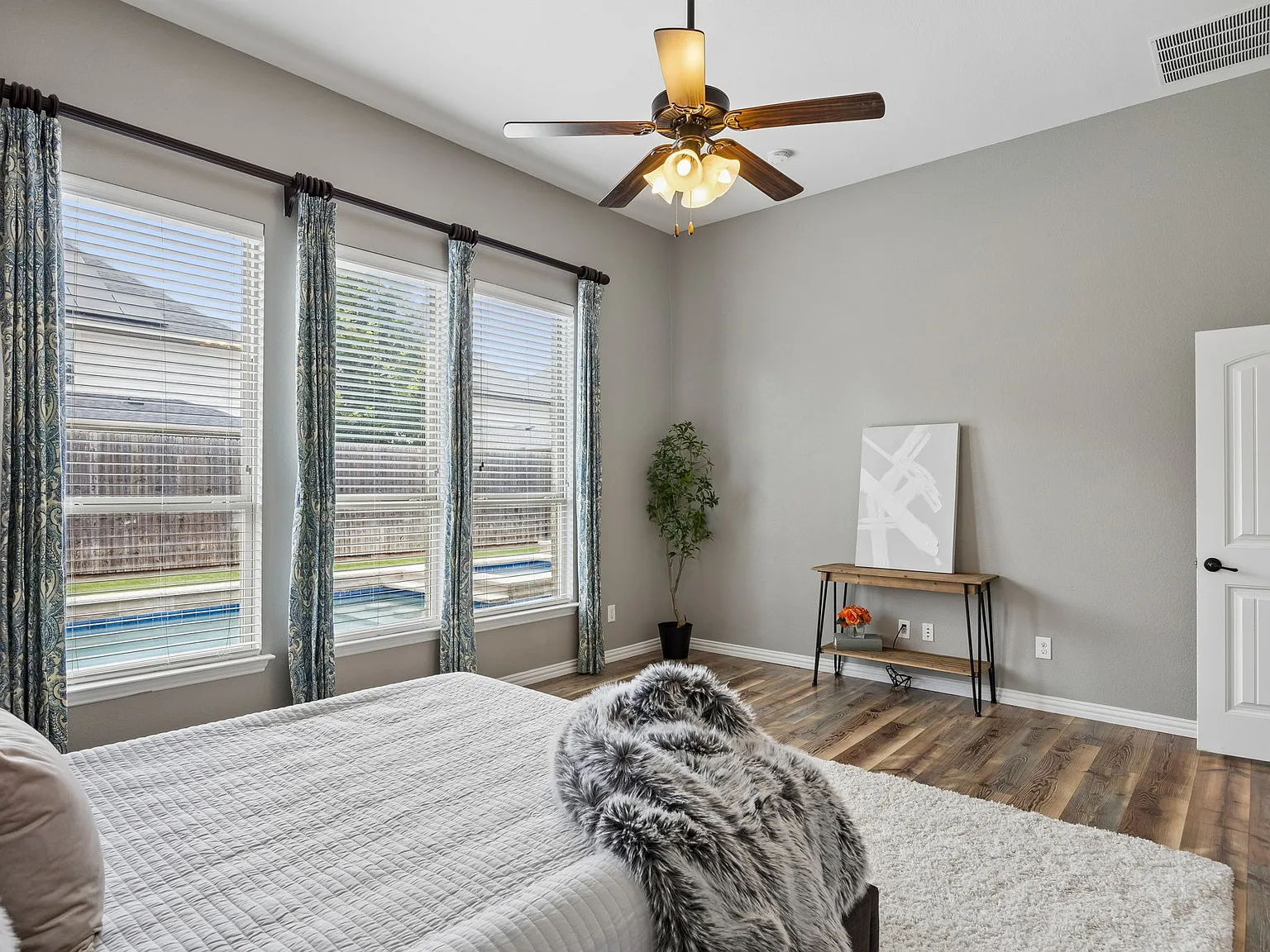 4 bed, 3.5 bath, 3434 sqft, $3,795 — Photo 3