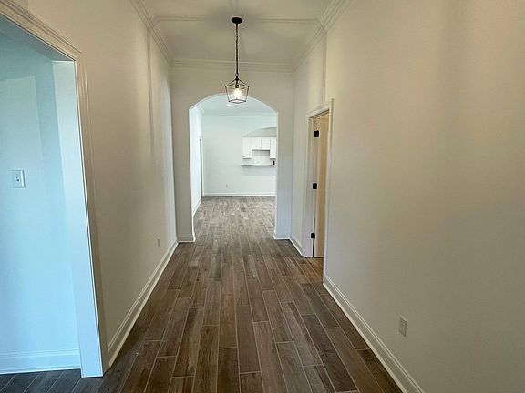 2nd image of 453 Rue Des Affaires