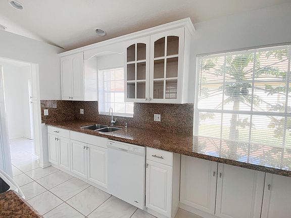 5th image of 3830 Circle Lake Drive