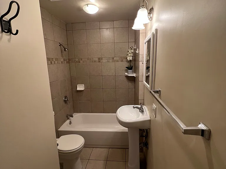 2622 S Green St — Photo 12