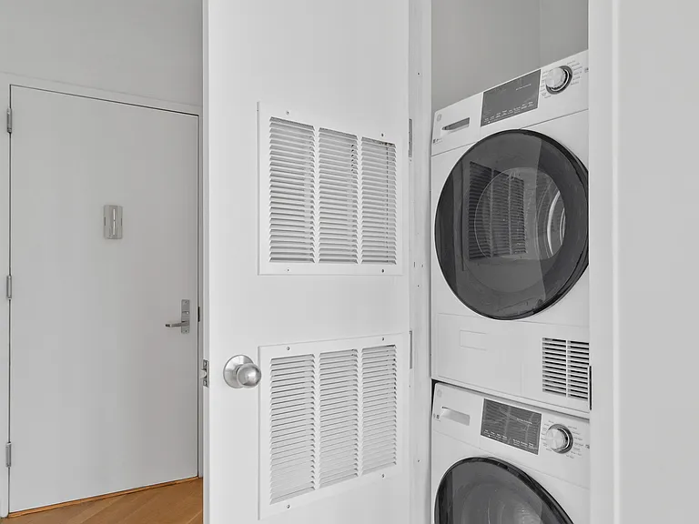 525 Clinton Ave #4G — Photo 4