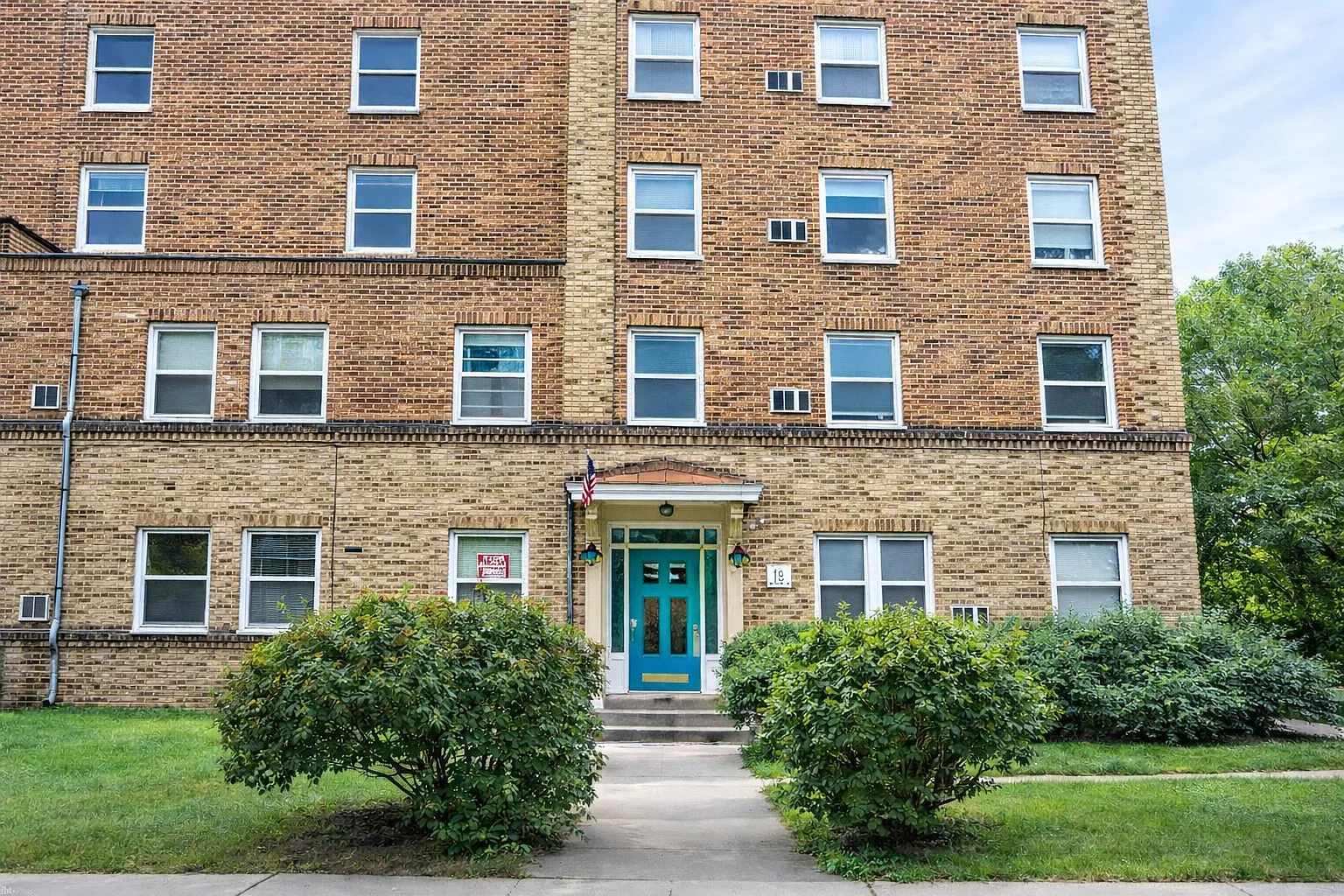 2 bed, $1,175 — Photo 2