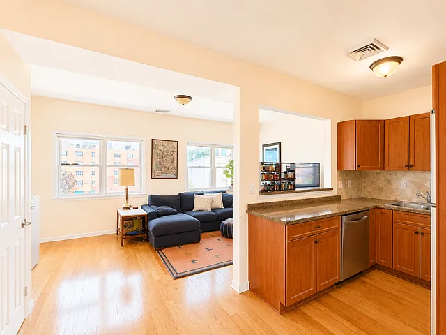 110 Eagle St #2 — Photo 4
