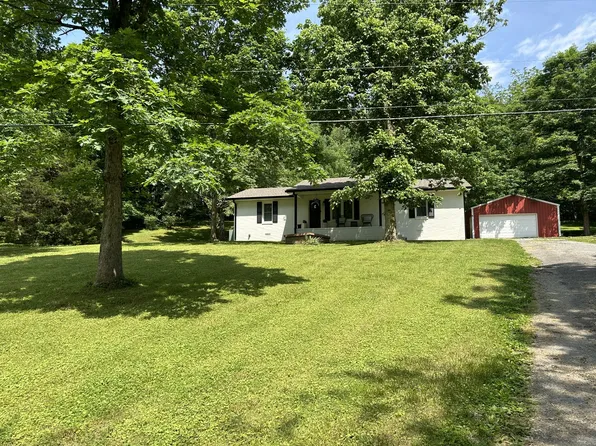 733 Bowling Branch Rd, Cottontown, TN 37048