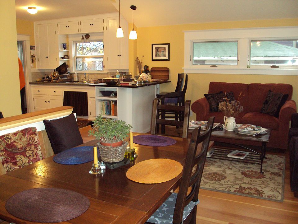 2nd image of 1552 SE Hickory St