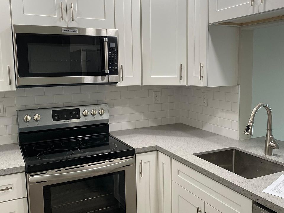 1st image of 6500 NE 18th Ave APT 8