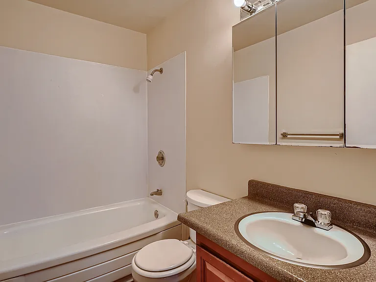 Sunset View Apartments — Photo 19