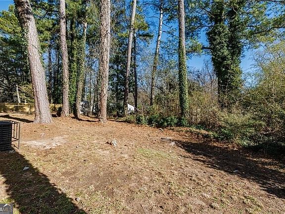 4th image of 779 Amber Pl NW