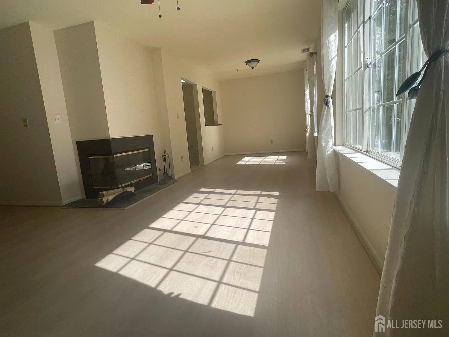 2 bed, 2.0 bath, 1083 sqft, $3,000 — Photo 4