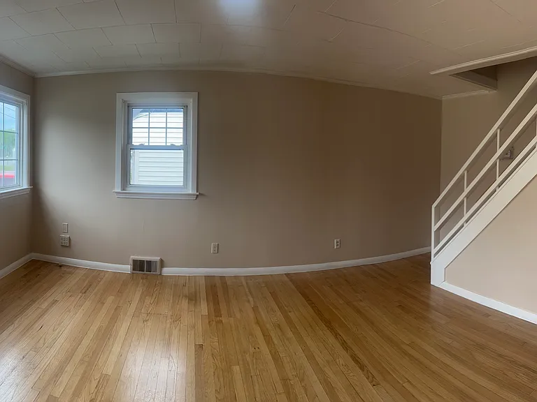316 Russell St — Photo 2