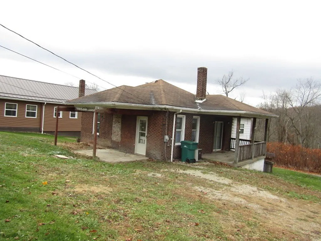 943 Mary St photo 1