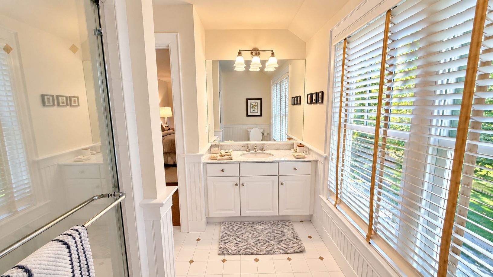 Guest 3 Bath
