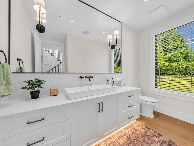 372 Moyne Dr — Photo 25